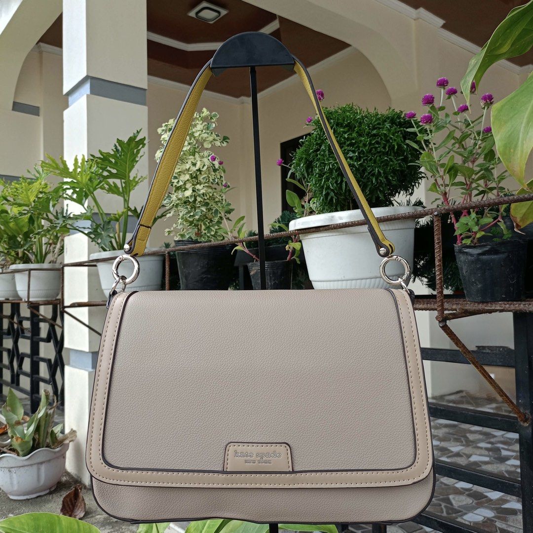 Kate Spade Hudson Convertible bag with sling (Category: Cross-body Bags) located in Barugo. Submitted by green.trendsetter (Listing ID 1466461472, Image 3). Description: PRELOVED FINDS FROM JAPAN PLEASE READ BEFORE PURCHASING • PRELOVED MEANS PRELOVED. Each piece has been previously loved and may naturally have signs of use such as creasing, scratches, stains, discoloration, or other imperfections. Kindly manage your expectations accordingly. • A