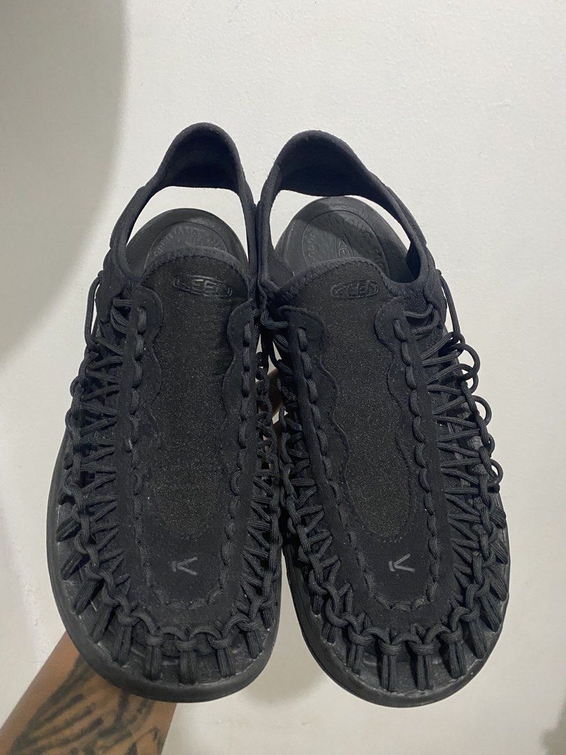 Keen uneek (Category: Slippers & Slides) located in Taguig. Submitted by gerard02700 (Listing ID 1466525181, Image 1). Description: For sale Keen uneek size 25.5cm 7 mens 2,000 pesos taguig location.