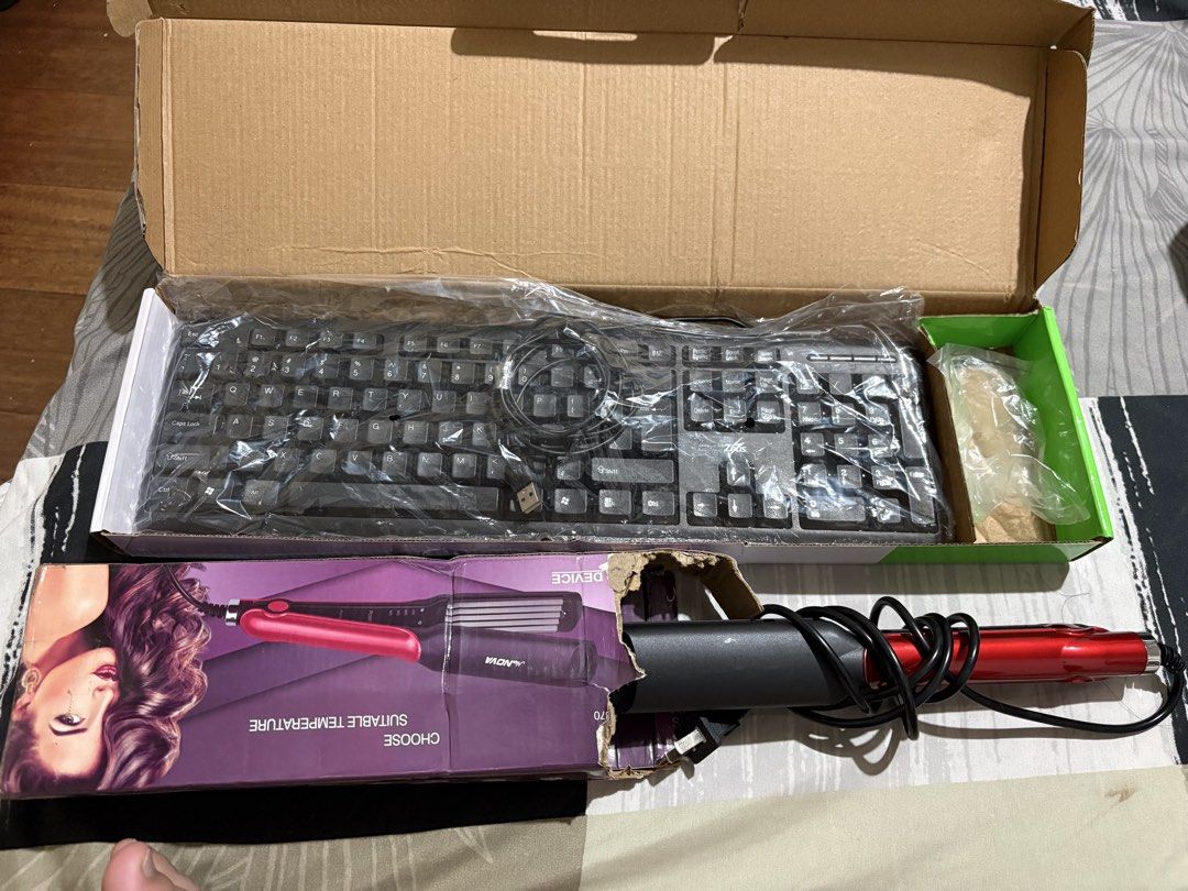 Keyboard and Hair straightener (Category: Announcements) located in Manila. Submitted by raremoon_553a46 (Listing ID 1466474773, Image 1). Description: .