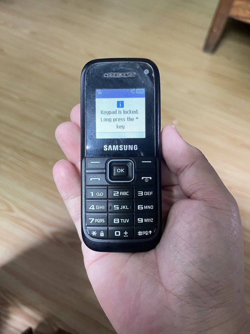 Keypad phone (Category: Early Generation Mobile Phones) located in Manila. Submitted by dyvmx949t543465 (Listing ID 1466345071, Image 2). Description: Unit and chord only.