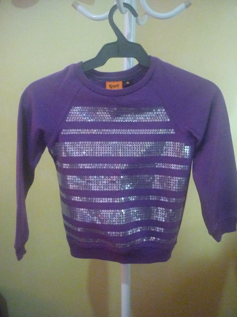 Kids Sweater (Category: Babies & Kids Fashion) located in Cainta. Submitted by oreo_cat01 (Listing ID 1466504100, Image 1). Description: .