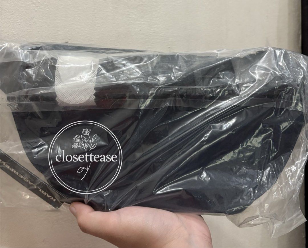 KL Beltbag UNISEX (Category: Belt bags, Clutches and Pouches) located in Manila. Submitted by closettease (Listing ID 1466536289, Image 2). Description: Not guaranteed please self authenticate, thats why selling low. Sold many pcs of this and received great reviews ☺️ Send pm for more pictures, not including all of the photos here to avoid photo grabbing 🤍.
