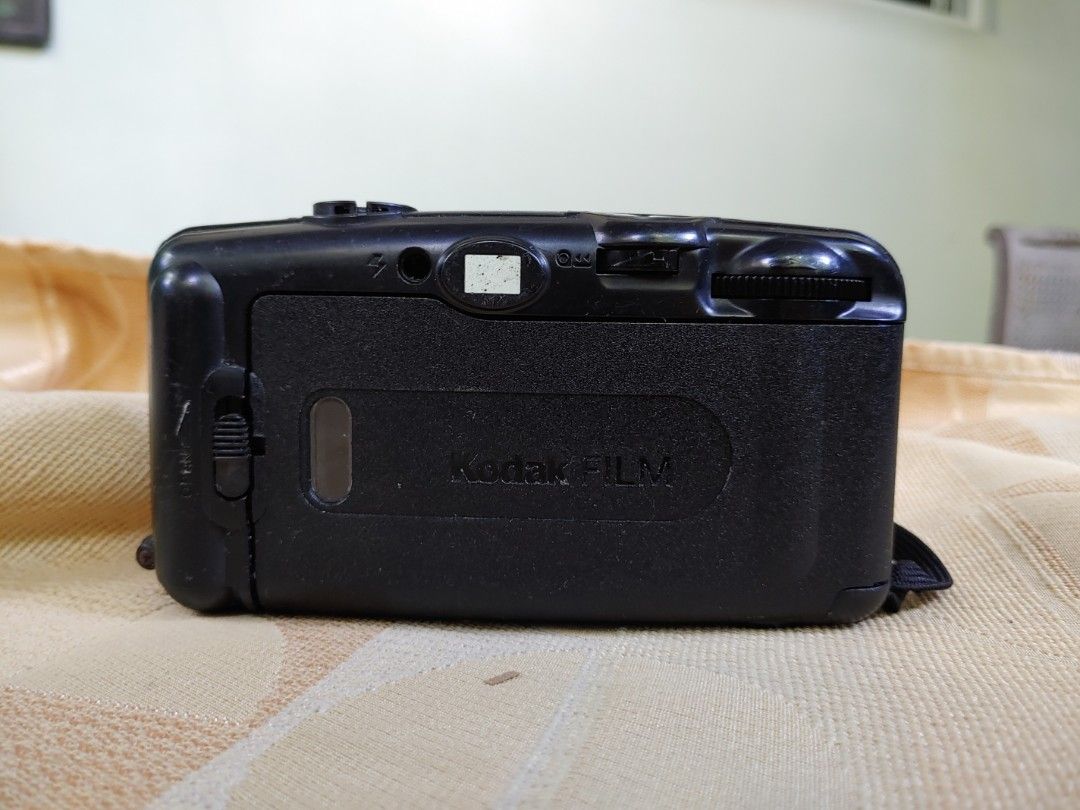 Kodak KB10 Film Camera (Category: Cameras) located in Paranaque City. Submitted by AgentSnapCameras (Listing ID 1466562780, Image 3). Description: Great working condition 100% working Flash working Runs on AA batteries for the flash Chat for more pics/videos of the camera.
