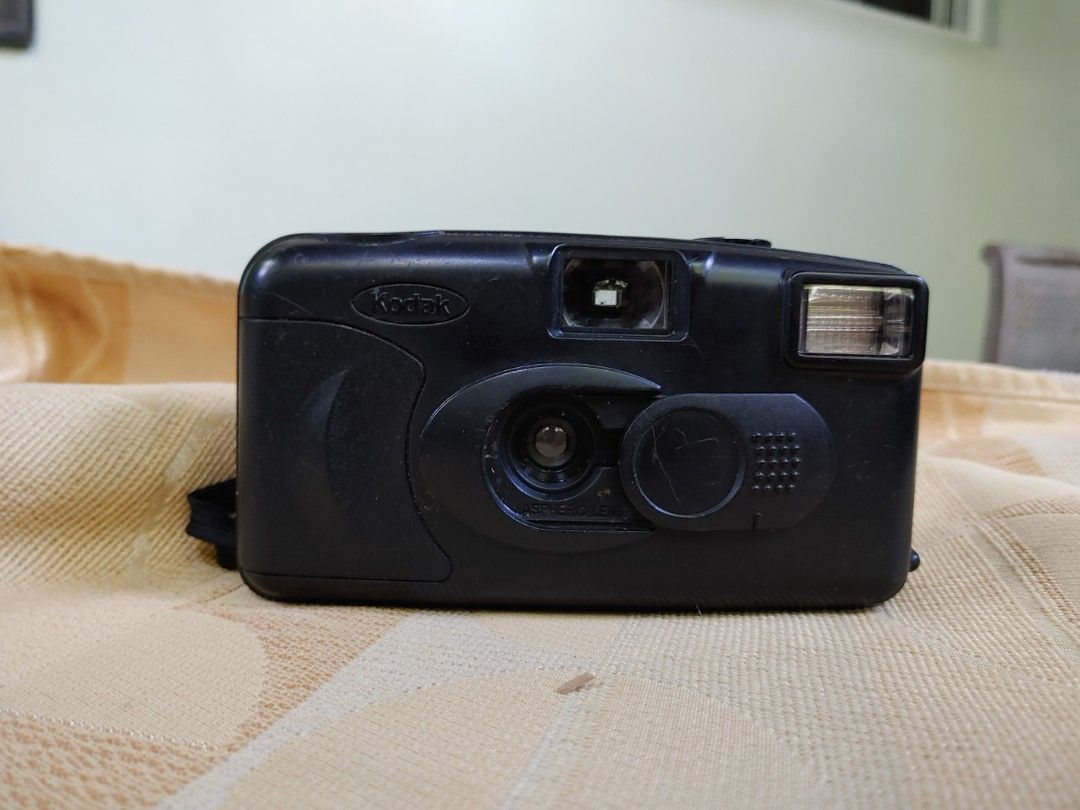 Kodak KB10 Film Camera (Category: Cameras) located in Paranaque City. Submitted by AgentSnapCameras (Listing ID 1466562780, Image 1). Description: Great working condition 100% working Flash working Runs on AA batteries for the flash Chat for more pics/videos of the camera.