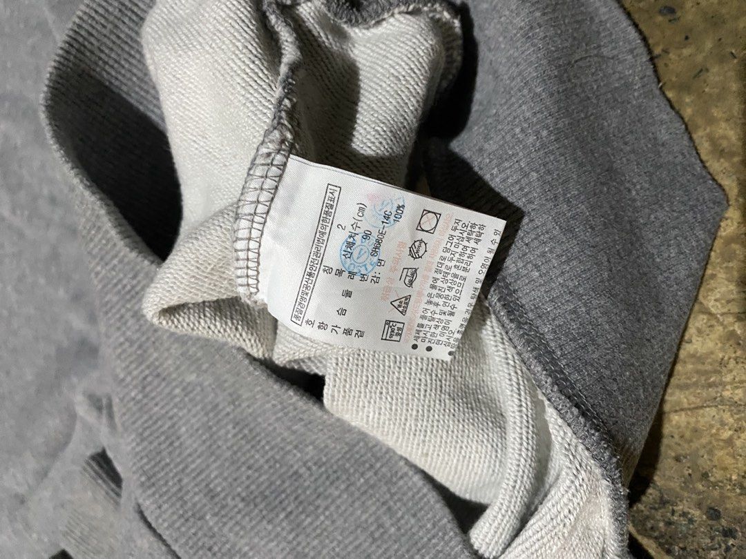 Lacoste Big Logo (Category: Coats, Jackets and Outerwear) located in Cebu City. Submitted by muzanoren (Listing ID 1466506606, Image 3). Description: No Issue Brand new condition 10/10 Dimensions:19x26.