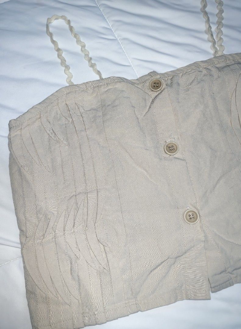 Ladies Crop Top Small (Category: Sleeveless) located in Naga. Submitted by princessta62477 (Listing ID 1466369813, Image 2). Description: .