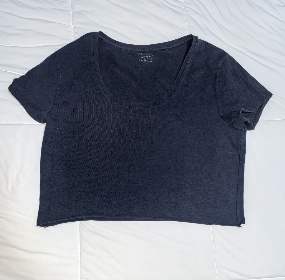 Ladies Top Small (Category: Blouses) located in Naga. Submitted by princessta62477 (Listing ID 1466452493, Image 1). Description: .