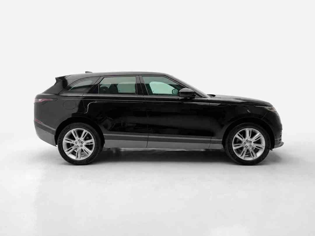 Land Rover Range Rover Velar 2.0 Si4 R-Dynamic HSE (A) (Category: Used Cars) located in Singapore. Submitted by vincar_pre-owned (Listing ID 1466509616, Image 2). Description: Fully serviced by agent. Sleek SUV delivers a refined driving experience with premium comfort, cutting-edge technology, and the unmistakable presence of a range rover. Perfect for those seeking style, performance, and practicality in one elegant package. Contact us today to