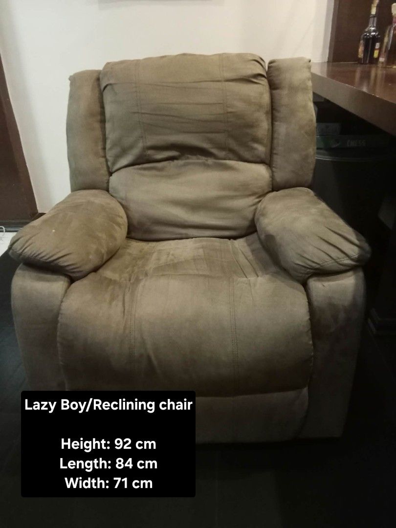 Lazy Boy Reclining Chair Brown (Category: Chairs) located in Bacoor. Submitted by itsmereyyy (Listing ID 1466350765, Image 1). Description: See photo for details PAYO (Pay As You Order).