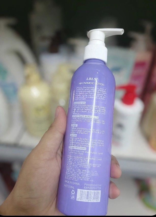 LBLS NIACINAMIDE LOTION 250ML (Category: Body Care) located in Manila. Submitted by journnierph (Listing ID 1466376417, Image 3). Description: ✨ LBLS NIACINAMIDE LOTION 250ML - ₱180 ONLY! 💜 Pampaputi & pampaglow na lotion sa presyong abot-kaya! 💜 BENEFITS: ✔ With Niacinamide (Vitamin B3) - pampaputi & pampantay ng kulay ✔ Deep Moisturizing - hindi dry, hindi malagkit ✔ With Centella, Vitamin E, Aloe Vera, Collagen & Hyaluronic Acid ✔ Pampa-firm