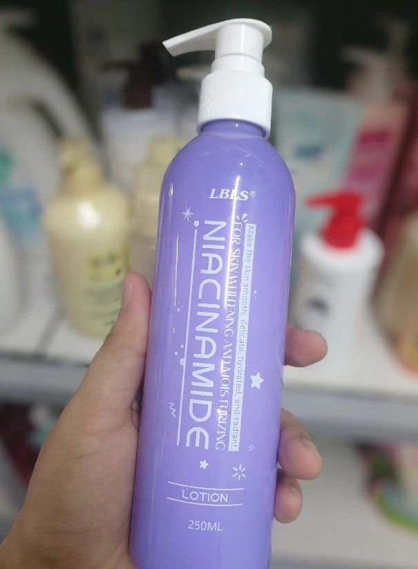 LBLS NIACINAMIDE LOTION 250ML (Category: Body Care) located in Manila. Submitted by journnierph (Listing ID 1466376417, Image 2). Description: ✨ LBLS NIACINAMIDE LOTION 250ML - ₱180 ONLY! 💜 Pampaputi & pampaglow na lotion sa presyong abot-kaya! 💜 BENEFITS: ✔ With Niacinamide (Vitamin B3) - pampaputi & pampantay ng kulay ✔ Deep Moisturizing - hindi dry, hindi malagkit ✔ With Centella, Vitamin E, Aloe Vera, Collagen & Hyaluronic Acid ✔ Pampa-firm