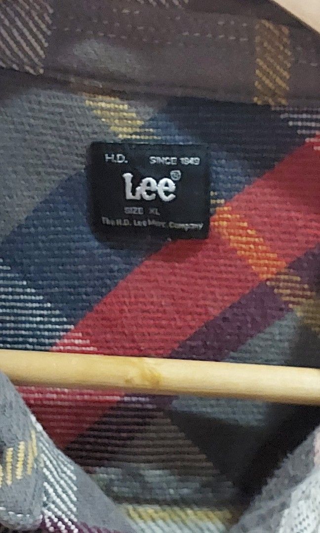 Lee Classic Flannel Plaid Shirt (Category: Luxury Apparel) located in Pozorrubio. Submitted by infinite_grind_0.1 (Listing ID 1466453710, Image 2). Description: 450 This is a Lee Classic Flannel Plaid Shirt featuring a multi-colored check pattern. on tape: chest 21 length 29.