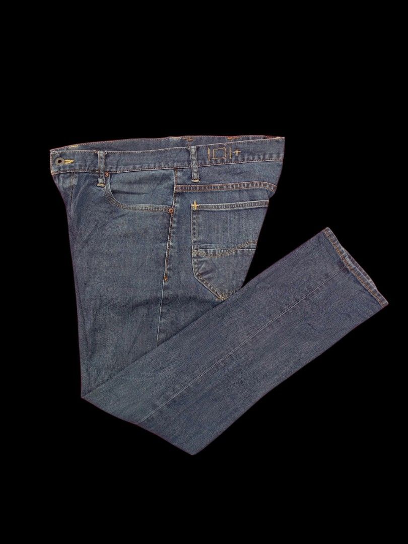 Lee Denim Jeans Blue Straight Leg (Category: Jeans) located in Manila. Submitted by jeancharis67207 (Listing ID 1466524032, Image 2). Description: - Brand/Style: Blue Lee denim jeans - Color: Classic blue - Design: Stylish contrasting stitching and subtle back pocket embroidery - Closure: Secure button and zip fly - Material: Sturdy, shape-retaining cotton fabric.