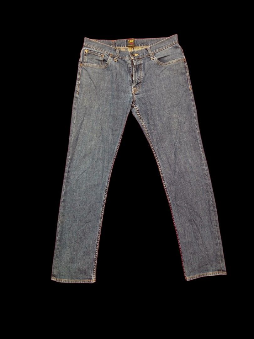 Lee Denim Jeans Blue Straight Leg (Category: Jeans) located in Manila. Submitted by jeancharis67207 (Listing ID 1466524032, Image 1). Description: - Brand/Style: Blue Lee denim jeans - Color: Classic blue - Design: Stylish contrasting stitching and subtle back pocket embroidery - Closure: Secure button and zip fly - Material: Sturdy, shape-retaining cotton fabric.