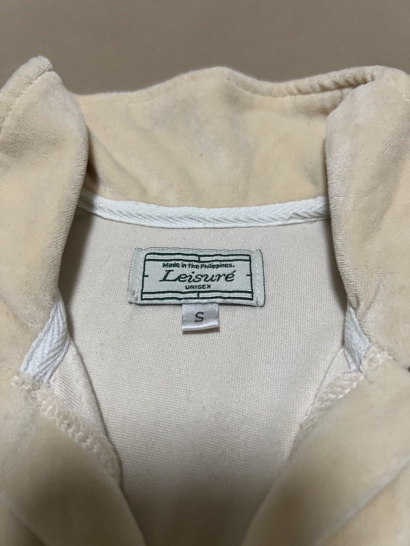 Leisuré Daydream Terry Toweling Set (Category: Sets or Coordinates) located in Manila. Submitted by malggg (Listing ID 1466525327, Image 3). Description: (Decluttering again!) Got this from the 🍊 app in 2022. I only was able to wear this set once and it has been folded and stored ever since — hence the discolorations (see photos #5 and #6) Love how comfortable this set is because of the soft material but I don’t reach for it a lot so I’m letting