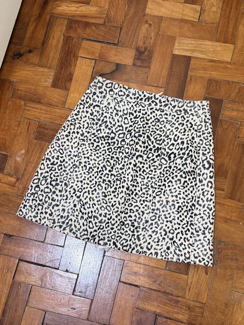 Leopard Print Skirt (Category: Skirts) located in Manila. Submitted by wearagainfinds (Listing ID 1466407646, Image 1). Description: - small - Bold leopard print mini skirt - Flattering structured A-line cut with front paneling - Fully lined with a smooth white inner layer - Secure back zipper closure - Easy to style with basic black or white tops - Perfect for casual day outs and weekend dates.