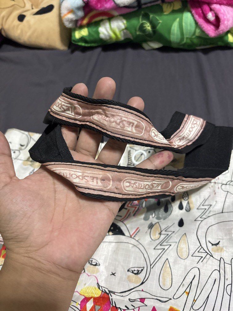 Lesportsac Tote Bag (Category: Tote Bags) located in Cavite. Submitted by owsssss (Listing ID 1466473988, Image 2). Description: Issue wala na ung lining sa loob May platform or patigas sa ilalim Need wash.
