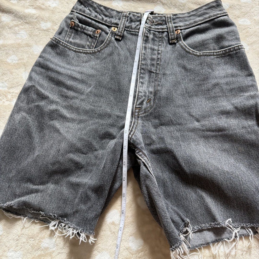 LEVI’S (Category: Shorts) located in Manila. Submitted by shefindshope (Listing ID 1466434803, Image 3). Description: .