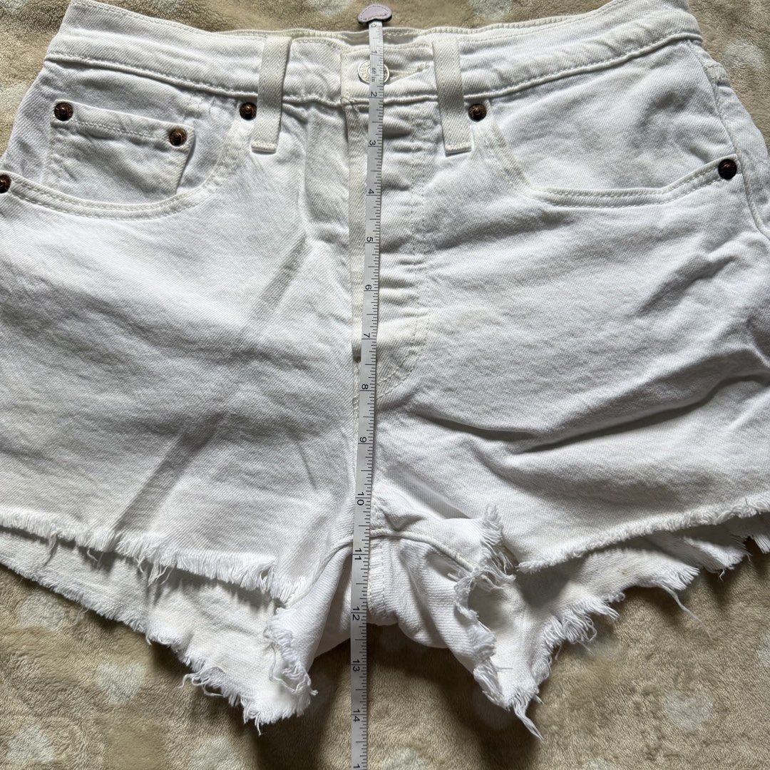 LEVI’S (Category: Shorts) located in Manila. Submitted by shefindshope (Listing ID 1466437781, Image 3). Description: .