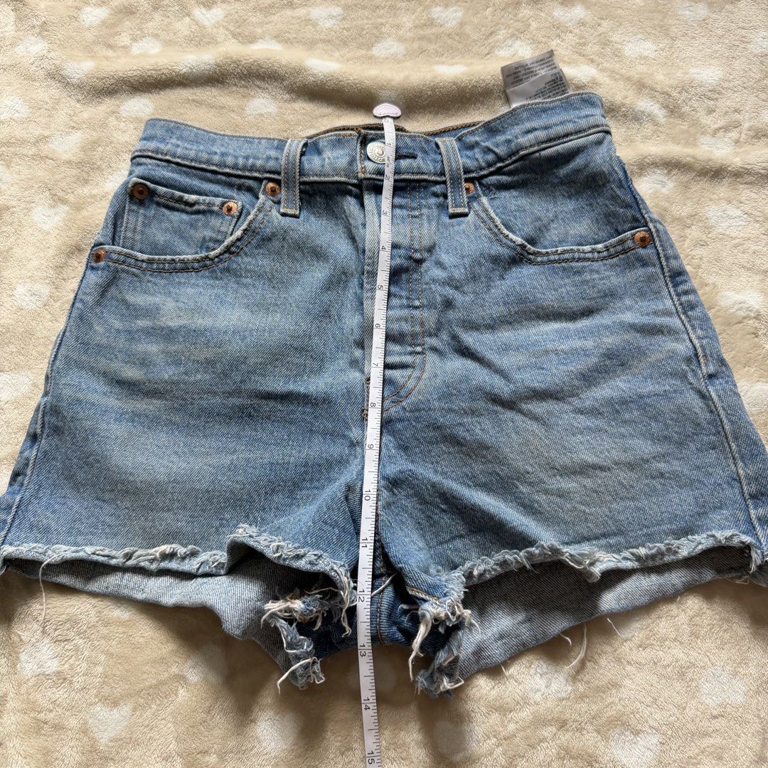 LEVI’S (Category: Shorts) located in Manila. Submitted by shefindshope (Listing ID 1466437912, Image 3). Description: .