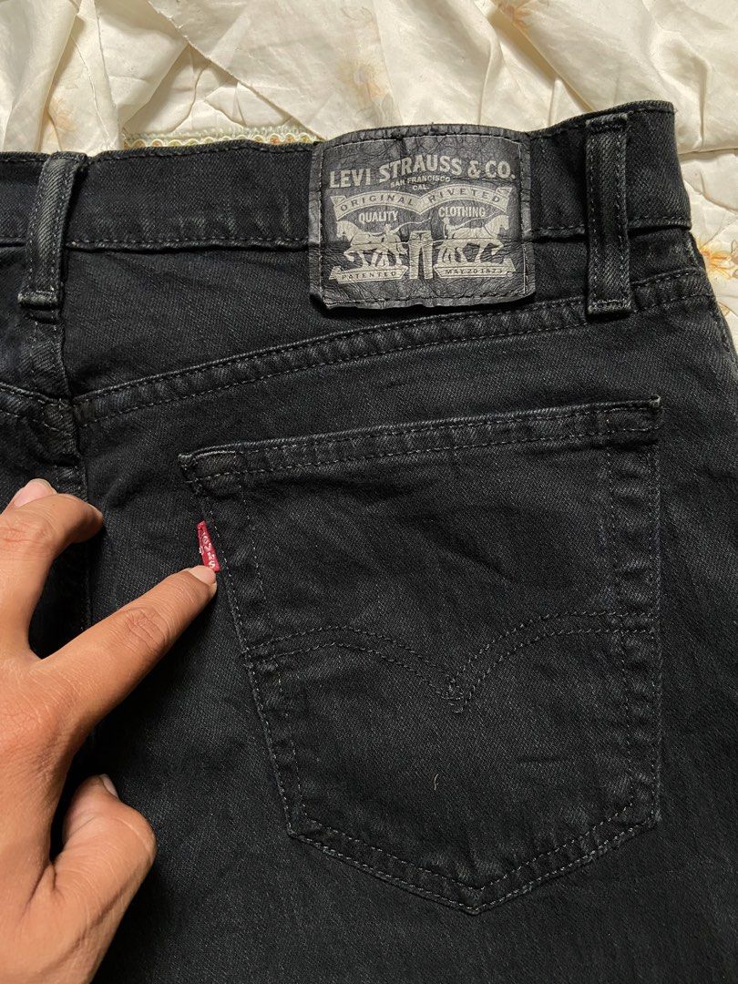 LEVIS (Category: Jeans) located in Salug. Submitted by bagdoi_finds (Listing ID 1466463658, Image 3). Description: NO ISSUE 32/32.