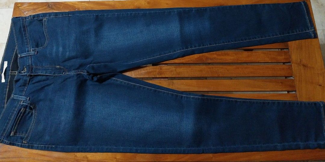 LEVI'S 710 Super Skinny Jeans (Category: Jeans) located in Marikina City. Submitted by positivity.thriftshop (Listing ID 1466459014, Image 1). Description: 💟 LEVI'S 710 Super Skinny Jeans, stretchy, bought in SG, worn once and NO alteration done. 💟 Size 31 💚 MOP: GCash 🚚 Delivery Options: LBC or J&T only ( SF c/o buyer) 👎 NO Cancellation, return or exchange.