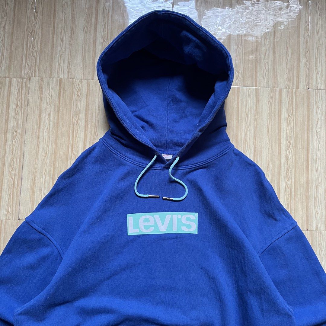 Levi's Box logo pullover hoodie (Category: Hoodies) located in Hagonoy. Submitted by ianthrift_ph (Listing ID 1466528343, Image 3). Description: complete tags/authentic size medium on tag 22 width, 28 length good condition color rate 9/10 no issue.