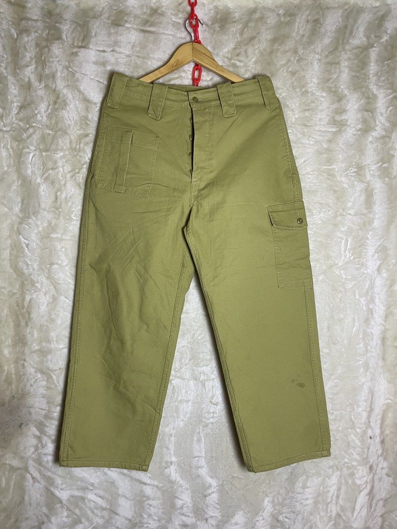 Levis cargo pants (Category: Jeans) located in Molave. Submitted by ikong_thrift07 (Listing ID 1466354963, Image 2). Description: When worn pic last picture 5’7 height for reference .
