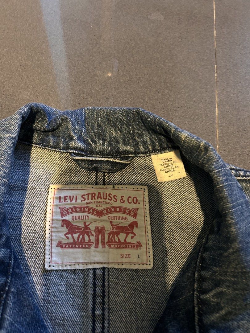 Levi’s Denim Chore Jacket (Category: Coats, Jackets and Outerwear) located in Quezon City. Submitted by jaypee.abergas (Listing ID 1466486470, Image 2). Description: Levi’s Denim Chore Jacket Sz L on tag 1.5k.