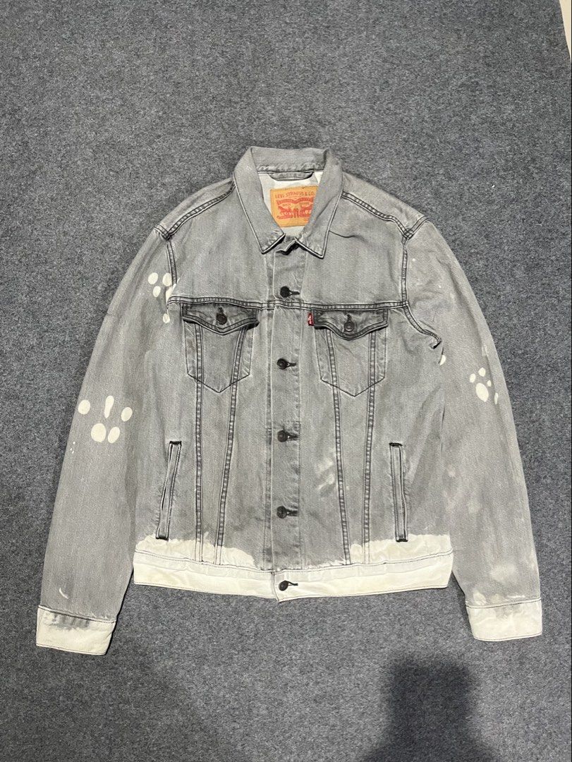 Levi’s denim jacket (Category: Coats, Jackets and Outerwear) located in Lapu Lapu. Submitted by jhonrener41426 (Listing ID 1465818714, Image 1). Description: Size medium Waist-21 Length-26 Excellent condition Color rate 9.5/10 Authentic Issue none Need wash .