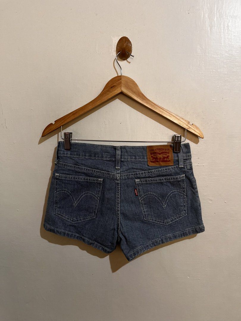LEVIS SHORT (Category: Activewear) located in Sagay. Submitted by jan_arvene (Listing ID 1466515300, Image 2). Description: 📌 Levi’s for wmns 30 waistline 9 length Good condition and color rate No issues Pm.