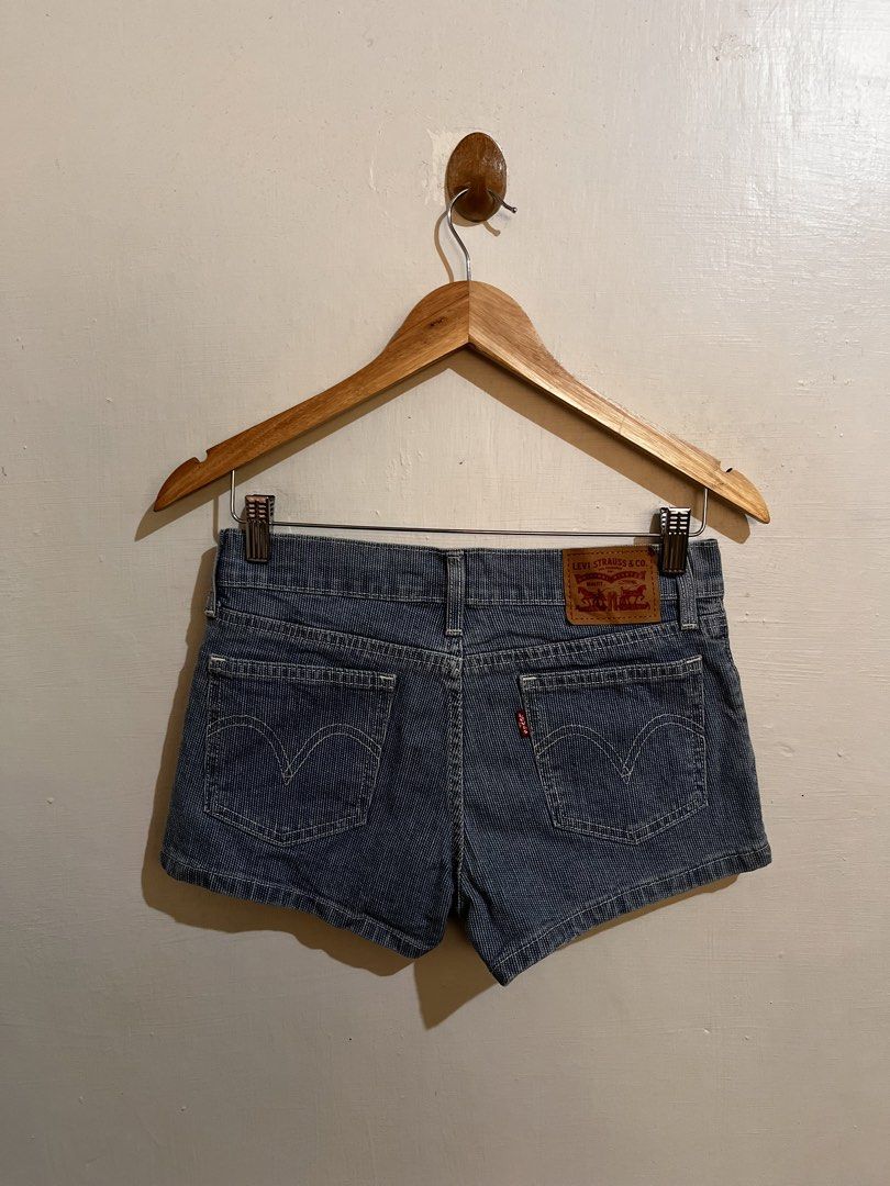 LEVIS SHORT (Category: Activewear) located in Sagay. Submitted by jan_arvene (Listing ID 1466515300, Image 1). Description: 📌 Levi’s for wmns 30 waistline 9 length Good condition and color rate No issues Pm.