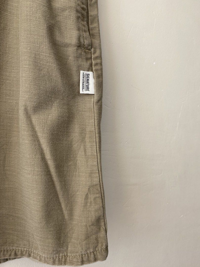 LEVI’S,Casual shorts (Category: Shorts) located in Cavite. Submitted by jc_thrift95 (Listing ID 1466466674, Image 3). Description: - The image shows a pair of tan or khaki-colored relaxed-fit men’s casual shorts with an elastic drawstring waistband and a small woven label tag on the lower-left leg. - Made in Pakistan - L- 19.5 inch - W- 19 inch up stretch. - Color rate 9/10 - See pictures details for dimes..
