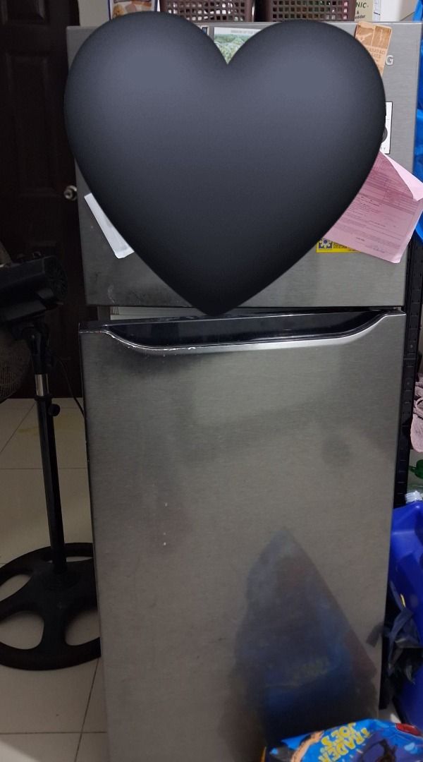 LG 2-Door Inverter Refrigerator (Category: Other Kitchen Appliances) located in Las Pinas. Submitted by royalflower.76a025 (Listing ID 1466529089, Image 2). Description: Issue: Hindi na lumalamig. Diagnosed na mainboard ang sira. ✅ Complete ang loob and still in decent condition. We're selling it because we decided to buy a smaller refrigerator instead of having it repaired, especially since moving out na rin kami. Location: Naga Road Las Pinas.