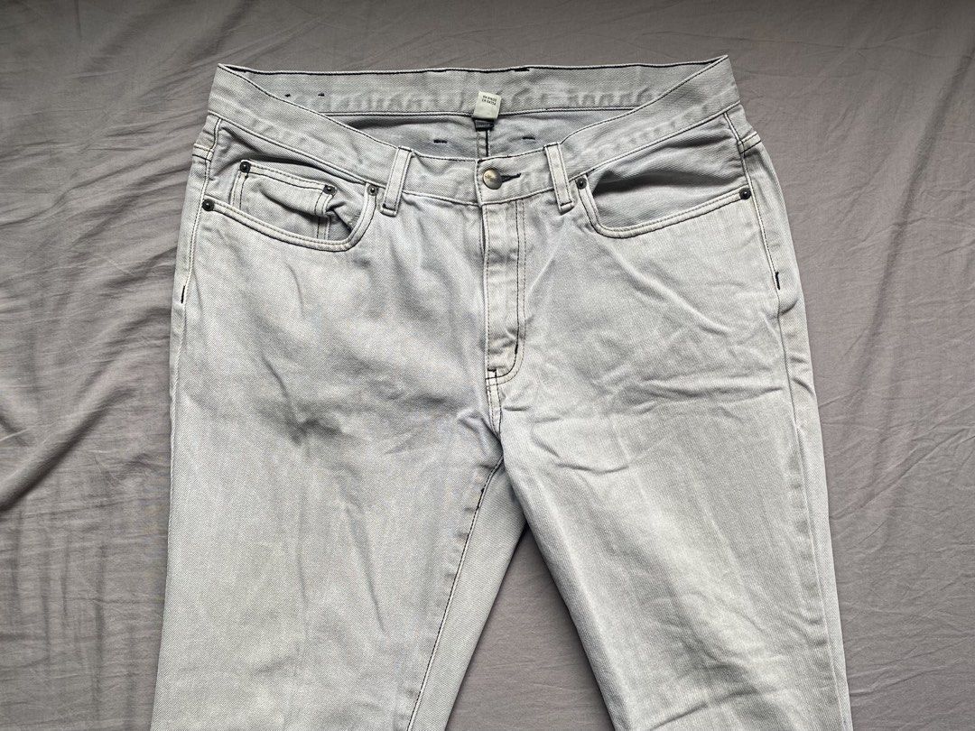 Light Grey Denim Jeans Size 34/30 (Category: Jeans) located in Cavite. Submitted by pax_justinn (Listing ID 1466491529, Image 1). Description: - Size: 34/30 - Color: Versatile light grey wash - Style: Classic five-pocket design with zip fly and button closure - Fit: Comfortable for everyday wear - Condition: Clean and ready to wear - Origin: Made in China.