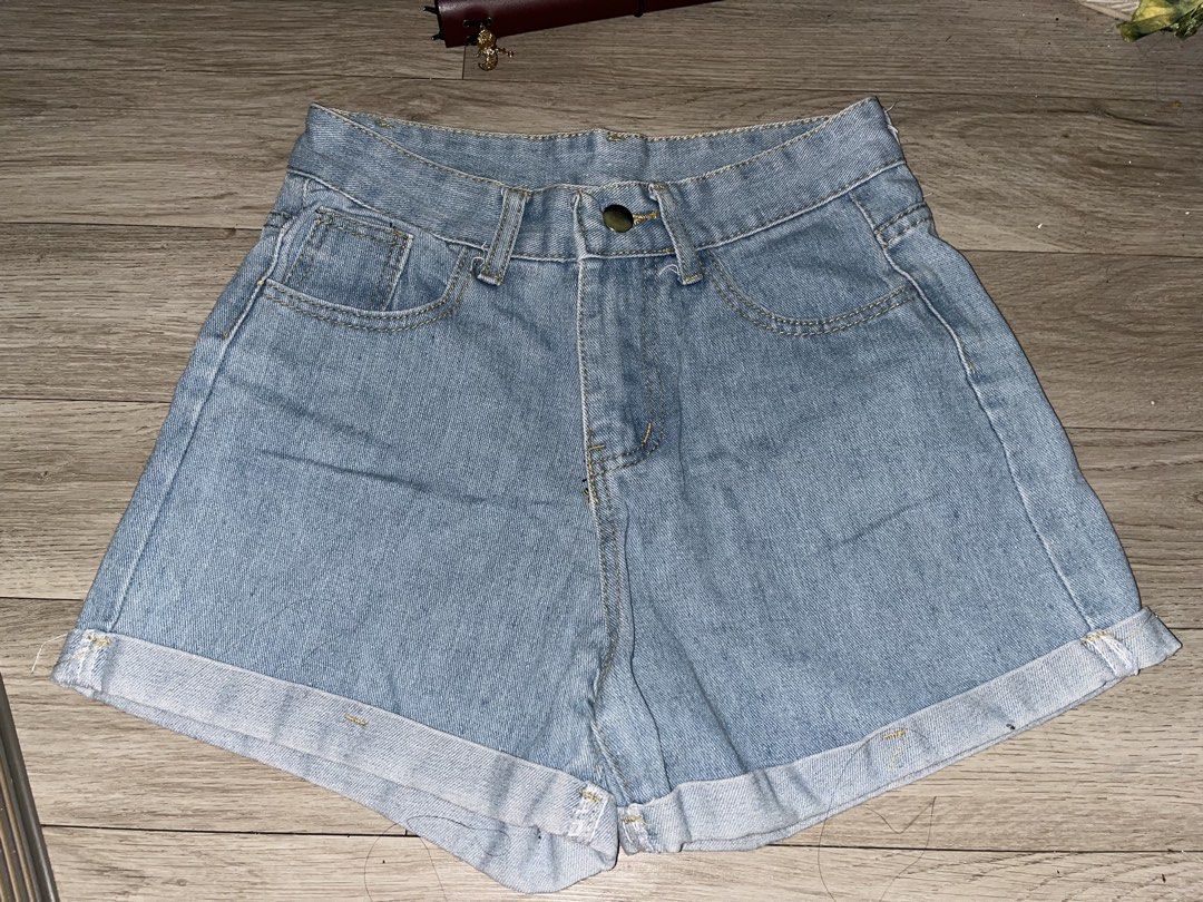 Light wash denim cuffed shorts (Category: Shorts) located in Manila. Submitted by moondrianna (Listing ID 1466436834, Image 1). Description: - Light wash denim shorts with stylish folded cuffs - Classic five-pocket style with functional belt loops - Secure button fly closure - Casual and relaxed fit for warm weather - Versatile piece, easy to match with tees or tank tops.