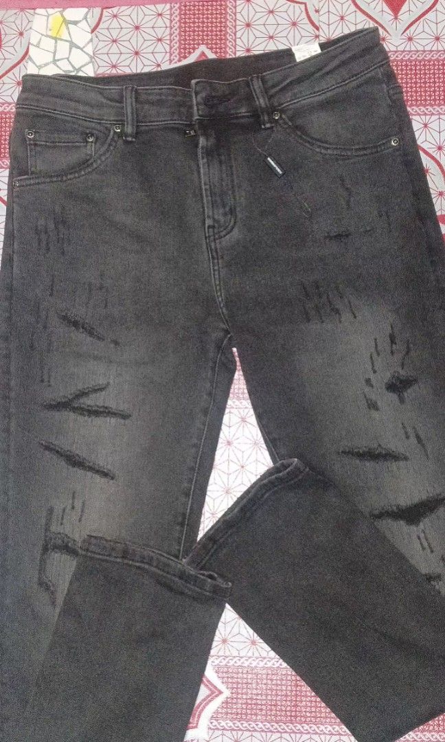 Like new Dolce and Gabbana (Category: Jeans) located in Jasaan. Submitted by ren063090 (Listing ID 1466457134, Image 1). Description: Good as new mga boss' no issue.....