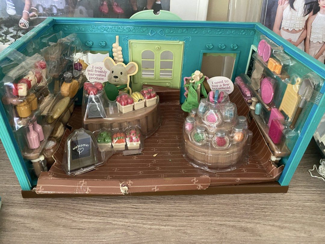 Lil woodzeez (Category: Kids Toys) located in Santa Rosa. Submitted by hoardqueensdeclutter (Listing ID 1466417470, Image 1). Description: Lil' Woodzeez playset featuring a grocery store and market theme with miniature figures and accessories. Ideal for imaginative play and collecting. Meetup available in Sta. Rosa, Laguna..