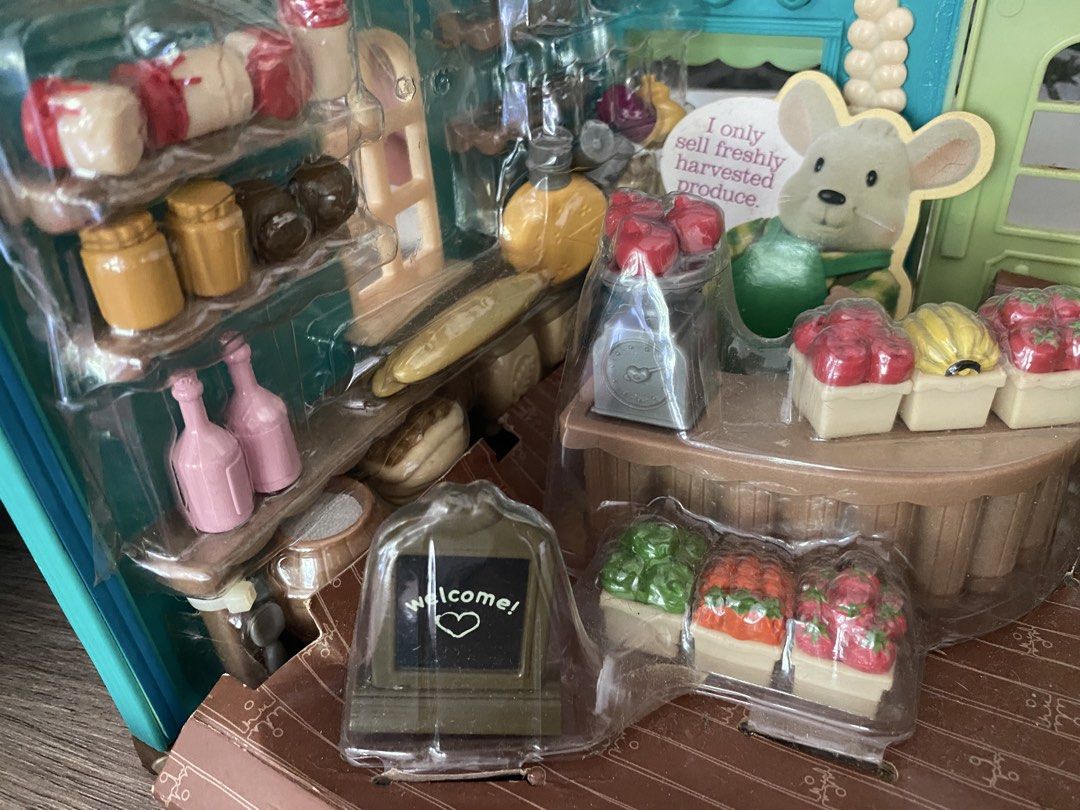 Lil woodzeez (Category: Kids Toys) located in Santa Rosa. Submitted by hoardqueensdeclutter (Listing ID 1466417470, Image 2). Description: Lil' Woodzeez playset featuring a grocery store and market theme with miniature figures and accessories. Ideal for imaginative play and collecting. Meetup available in Sta. Rosa, Laguna..