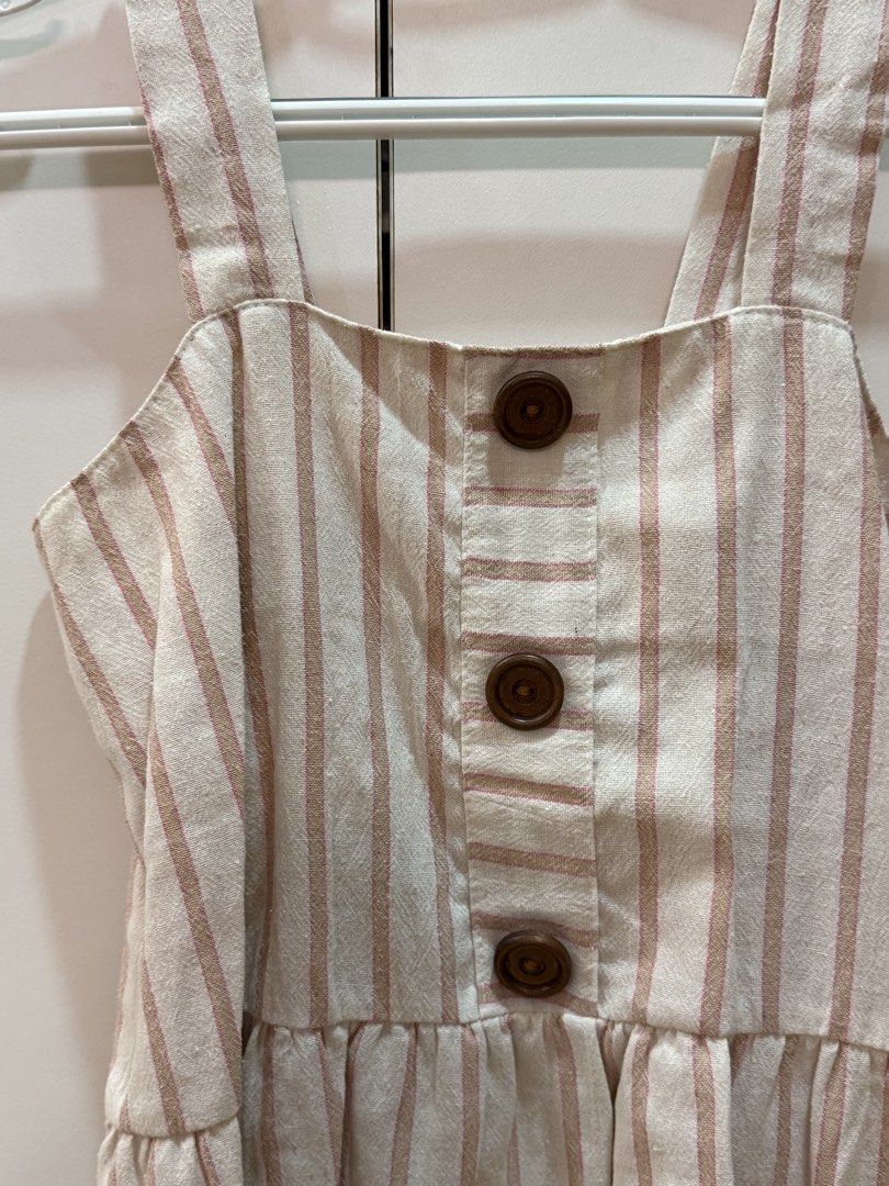 Linen striped top (Category: Sleeveless) located in Quezon City. Submitted by hazpreloved (Listing ID 1466419564, Image 3). Description: Linen striped printed top Bought in a bazaar Free size, best fits XS-S Discounts for bulk orders Tags: shein, mango, pull & bear, h&m, cotton on.