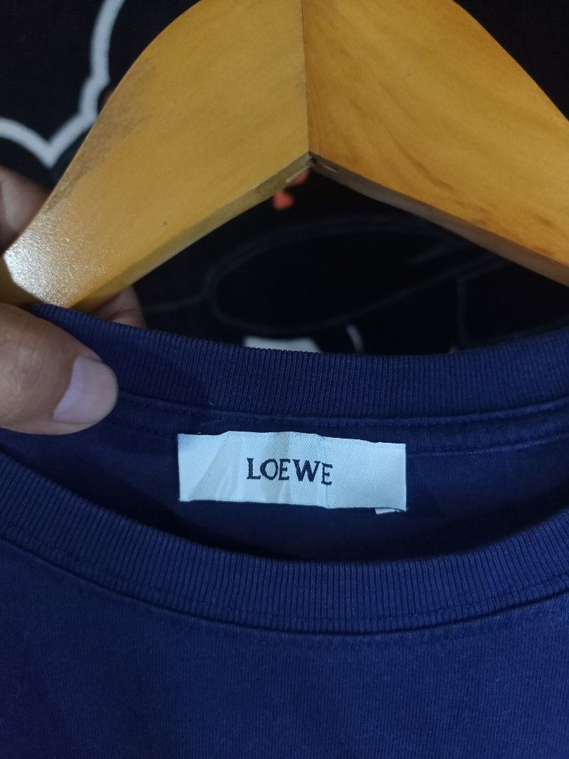 Loewe Embroidered Tshirt (Category: Tshirts & Polo Shirts ) located in Castilla. Submitted by stignapamorma (Listing ID 1466479598, Image 3). Description: Size - 18x23 Condition - Excellent Color Rate - 9/10 Issue - None Price - 400+SF.