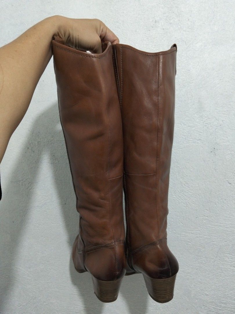 Long Brown Boots (Category: Boots) located in El Salvador. Submitted by francheskaukayukay (Listing ID 1466386597, Image 3). Description: .