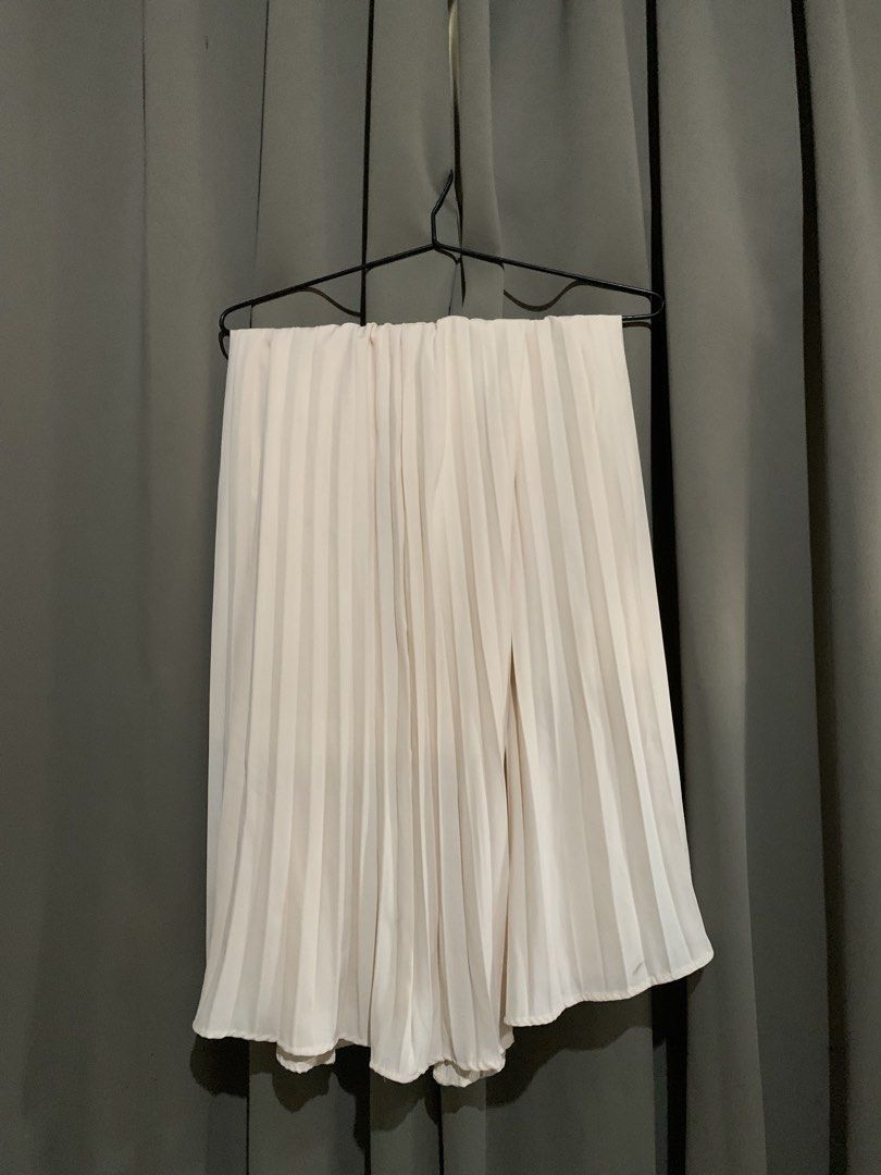Long Pleated Skirt - Cream (Category: Skirts) located in Manila. Submitted by belleflor (Listing ID 1466421470, Image 2). Description: This is a beautiful long pleated skirt that flows elegantly and holds its shape perfectly. It features a comfortable waistband and a classic pleated design that adds instant texture and movement to any outfit. It’s incredibly versatile—you can easily dress it up with a blouse and heels or keep it casual with a sim