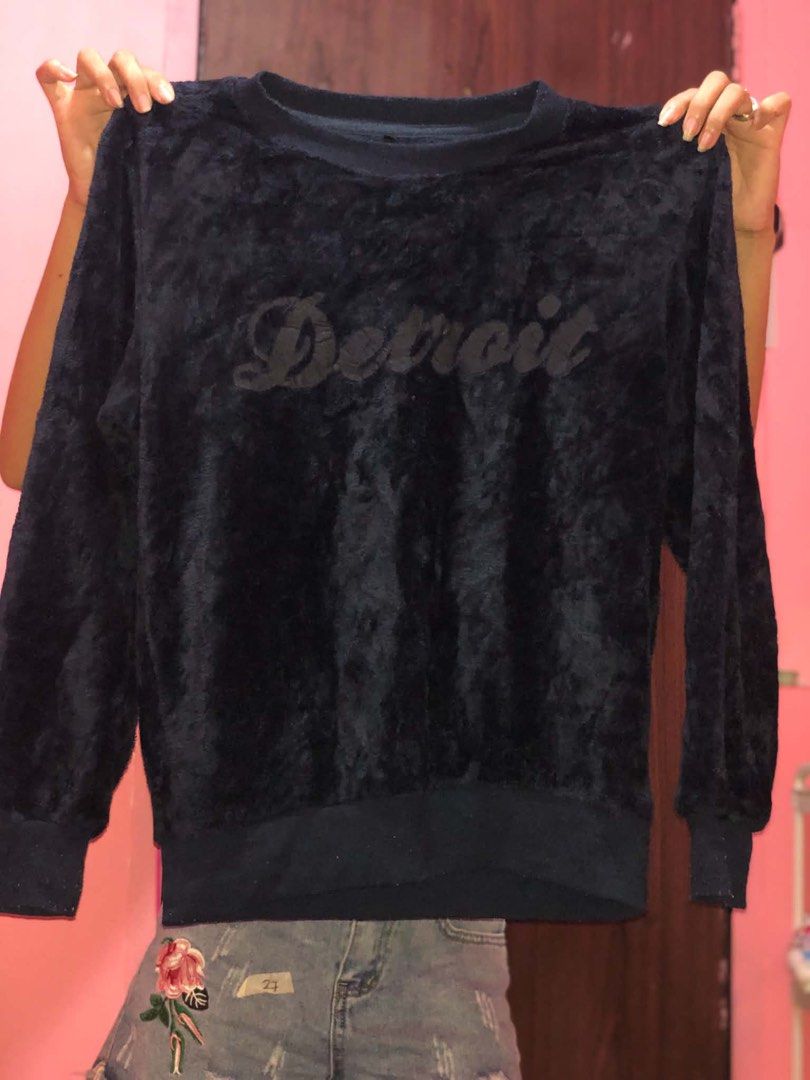 LONG SLEEVE (Category: Coats, Jackets and Outerwear) located in Manila. Submitted by roxkim01 (Listing ID 1466473177, Image 1). Description: .
