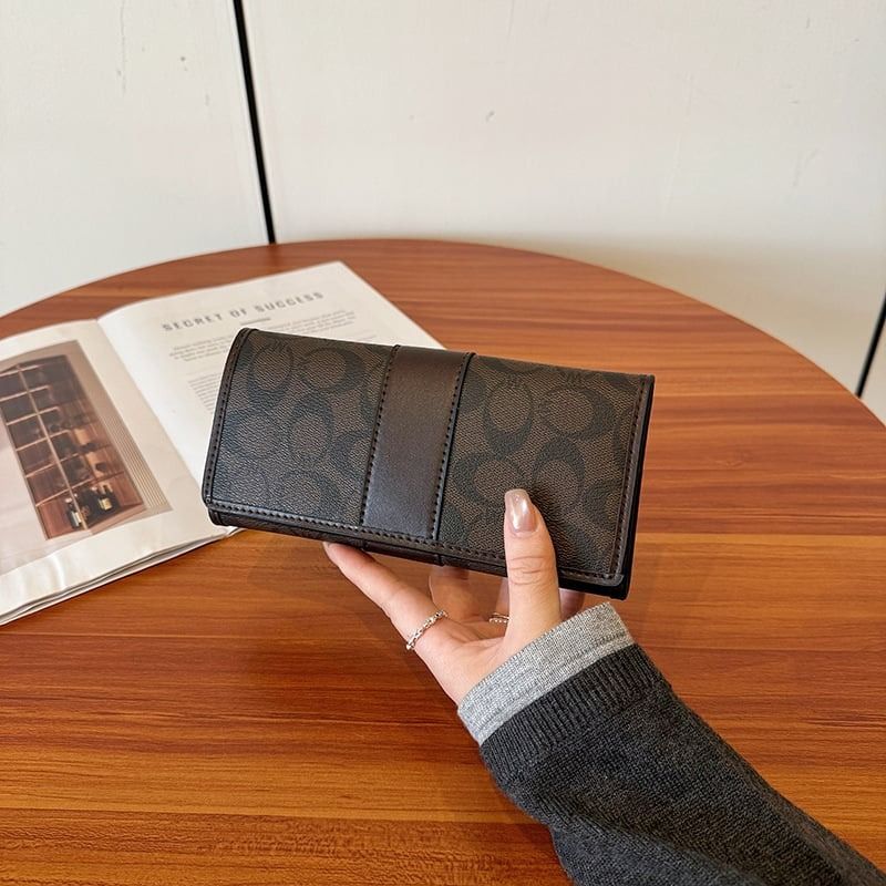 Long Wallet & Card Holder (Category: Wallets & Card holders) located in Quezon City. Submitted by evea_08fashion (Listing ID 1466370339, Image 2). Description: .