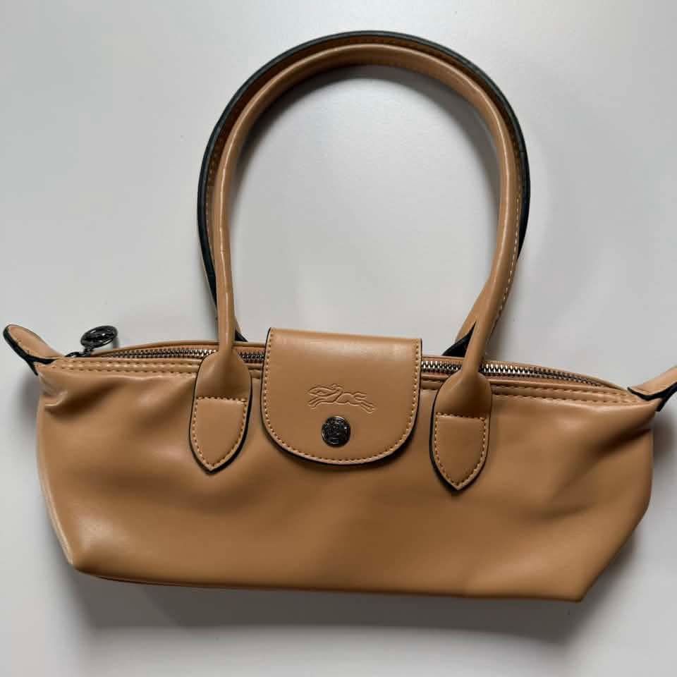 Longchamp cashew Xtra small le pilage (Category: Shoulder Bags) located in Aloran. Submitted by vintgbags (Listing ID 1466441247, Image 2). Description: All details are posted Condition is Good. Open for negotiable sent your offer..