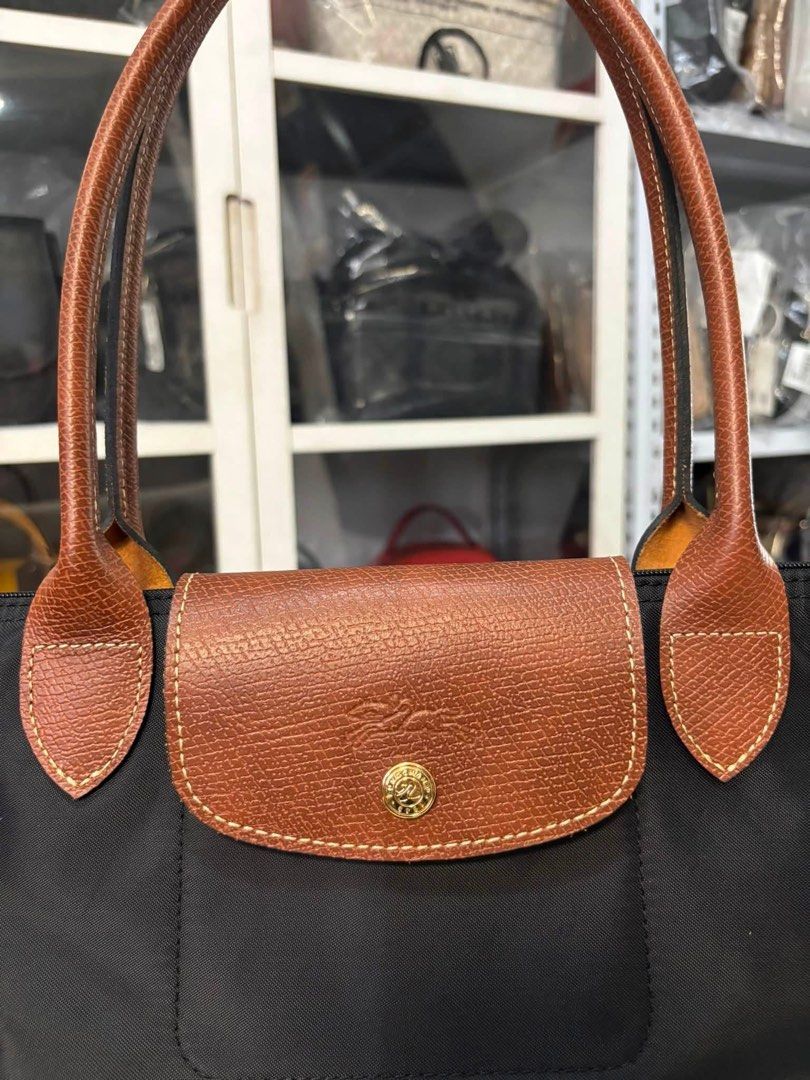 Longchamp Le Pliage Medium Tote(Black) (Category: Luxury Bags & Wallets) located in Manila. Submitted by roxy_collection634 (Listing ID 1466501988, Image 2). Description: Longchamp Le Pliage Medium Tote Black Original Brandnew With ziplock and carecard Open for Layaway Pm for Interested 📤.