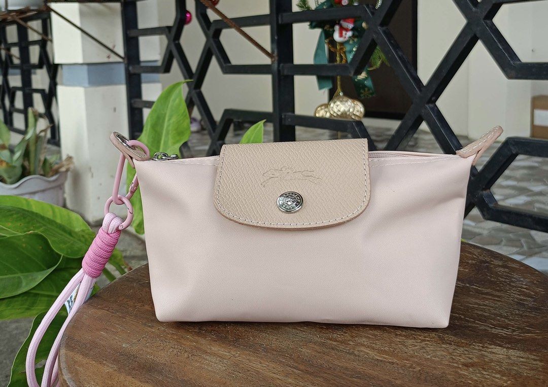 Longchamp purse pink (Category: Purses & Pouches) located in Barugo. Submitted by green.trendsetter (Listing ID 1466398183, Image 1). Description: PRELOVED FINDS FROM JAPAN PLEASE READ BEFORE PURCHASING • PRELOVED MEANS PRELOVED. Each piece has been previously loved and may naturally have signs of use such as creasing, scratches, stains, discoloration, or other imperfections. Kindly manage your expectations accordingly. • AUTHENTICITY IS NOT GUAR