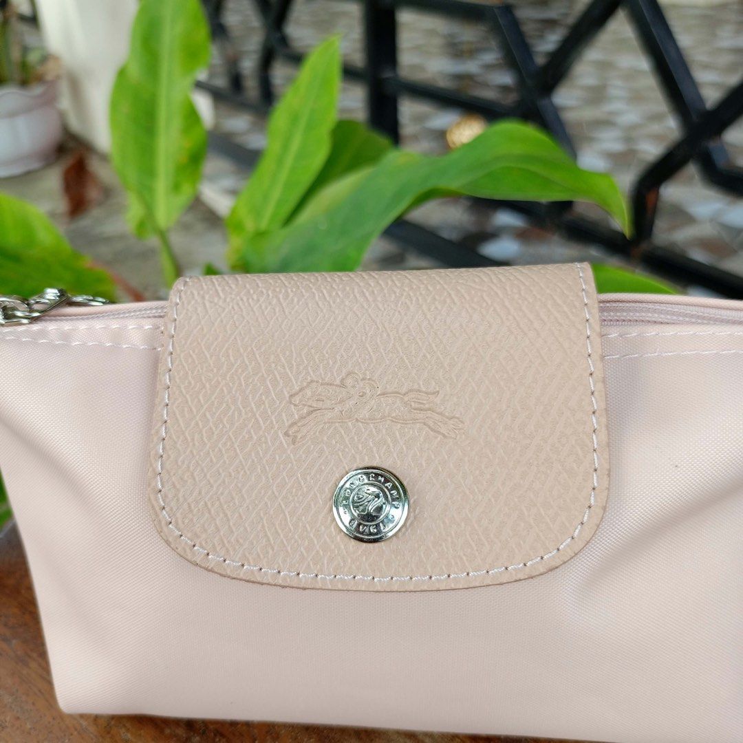 Longchamp purse pink (Category: Purses & Pouches) located in Barugo. Submitted by green.trendsetter (Listing ID 1466398183, Image 2). Description: PRELOVED FINDS FROM JAPAN PLEASE READ BEFORE PURCHASING • PRELOVED MEANS PRELOVED. Each piece has been previously loved and may naturally have signs of use such as creasing, scratches, stains, discoloration, or other imperfections. Kindly manage your expectations accordingly. • AUTHENTICITY IS NOT GUAR