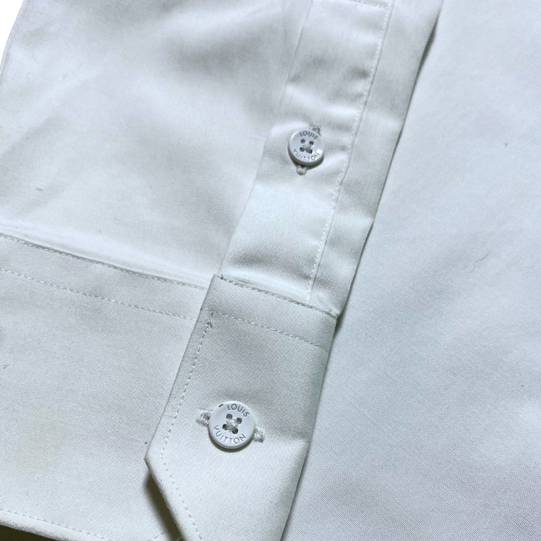 Loui Vitton Uniforms White Button Down Shirt ( As New ) (Category: Luxury Apparel) located in Manila. Submitted by streetplug (Listing ID 1466528555, Image 3). Description: issues | flaws : none ☑️ measurement : 20 x 27 color rate : 10 / 10 🎨 location : las piñas 📍 jnt | lbc | lalamove meetup around las piñas area ‼️.